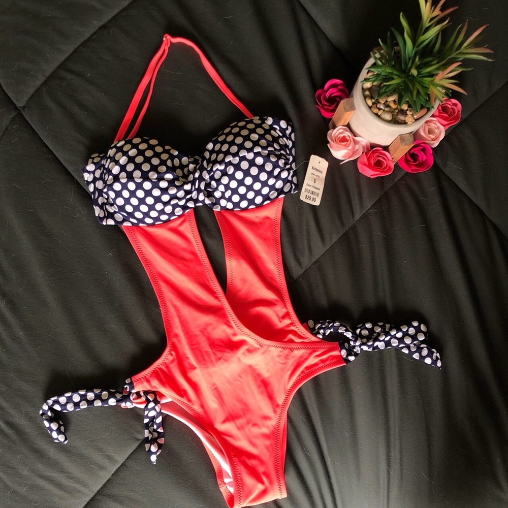 beautiful one-piece bathing suit/bikini